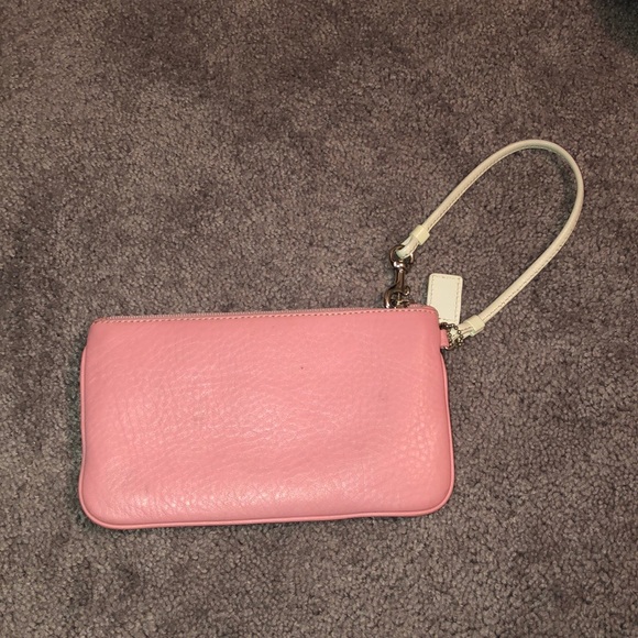 💗Coach wristlet - Picture 3 of 5